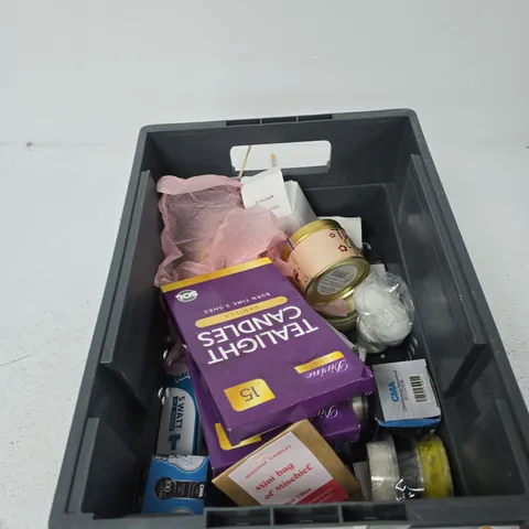 TOTE OF APPROXIMATELY 10 ASSORTED ITEMS TO INCLUDE: TEALIGHTS
