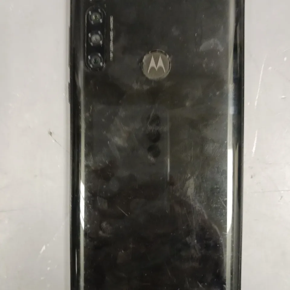 MOTO G8 SMARTPHONE