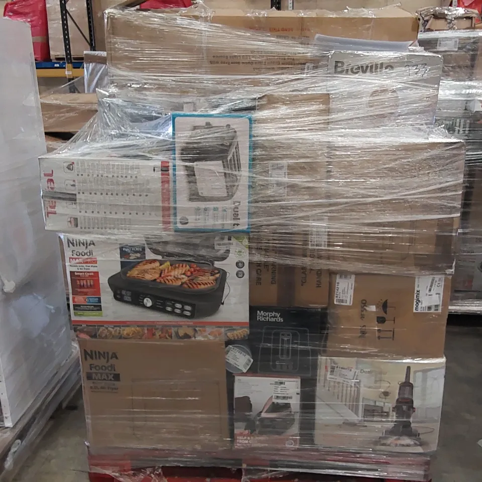 PALLET OF APPROXIMATELY 50  ASSORTED ITEMS INCLUDING: