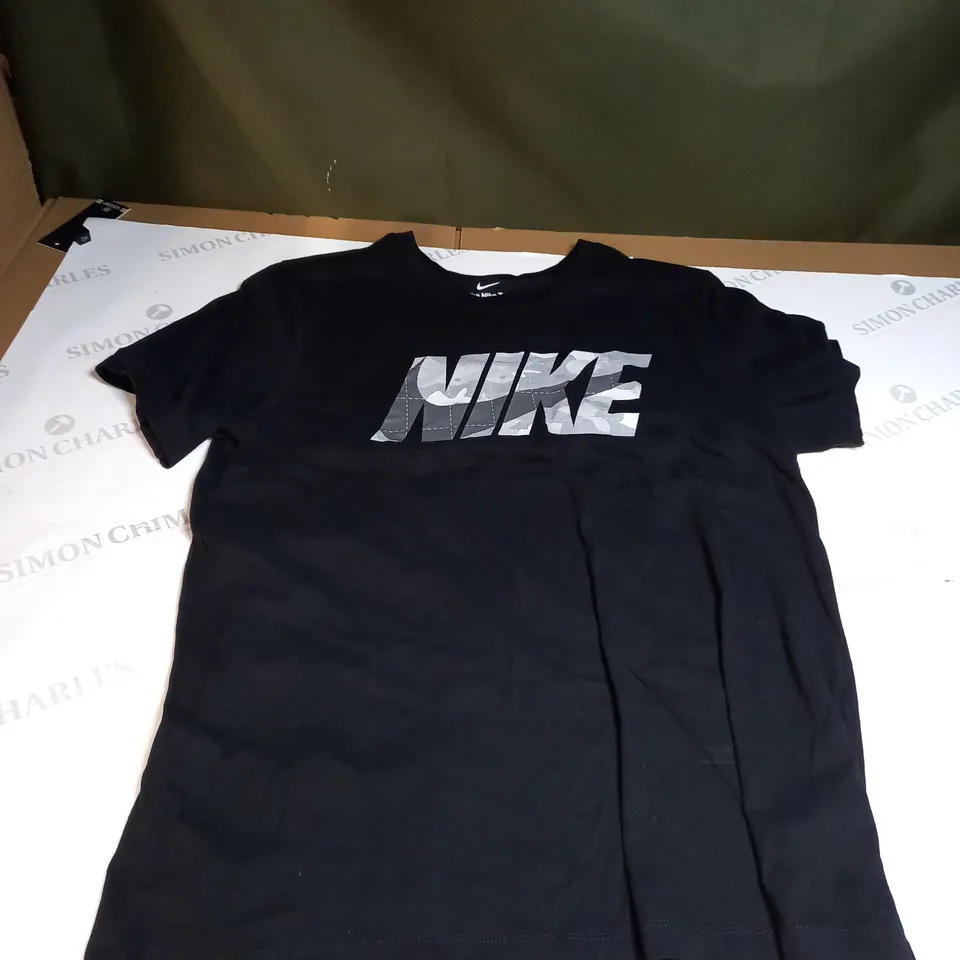 LARGE BLACK NIKE TEE 