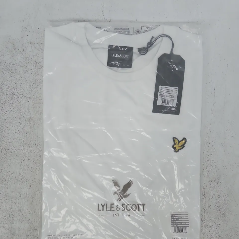 BAGGED LYLE & SCOTT T-SHIRT IN WHITE SIZE MEDIUM