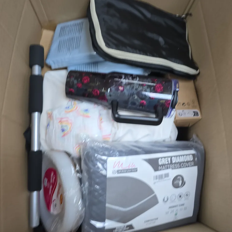 BOX OF APPROXIMATELY 15 ASSORTED HOUSEHOLD ITEMS