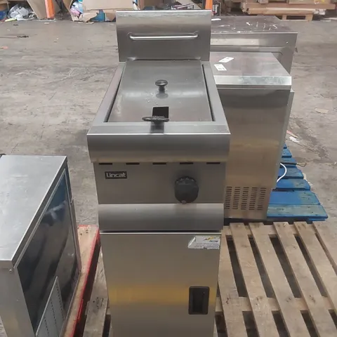 LICAT COMMERCIAL GAS FRYER
