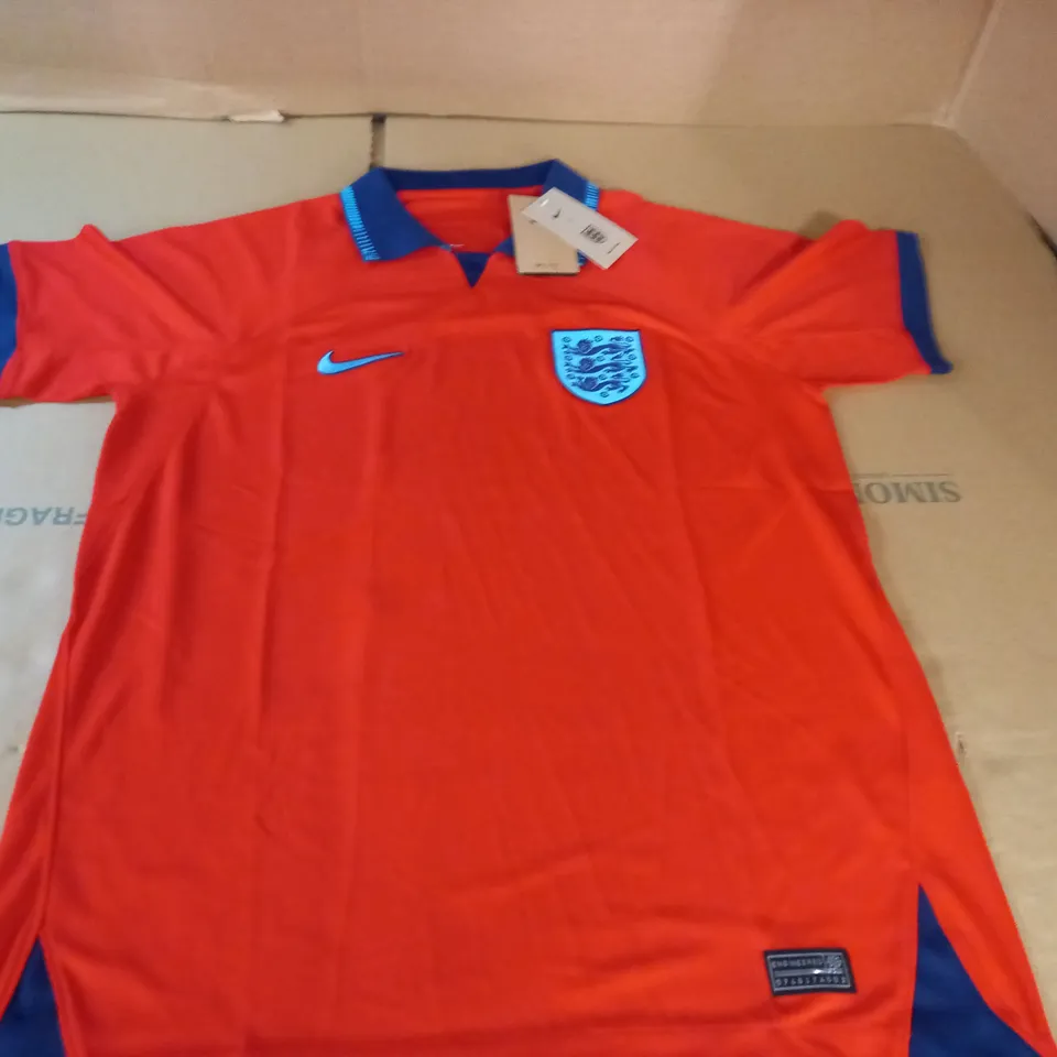 ENGLAND RED FOOTBALL SHIRT - XL