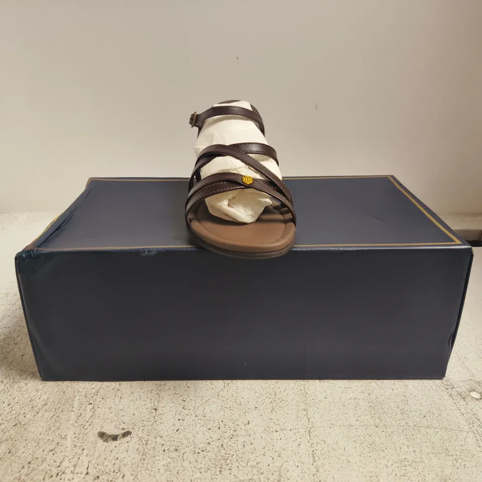 BOXED PAIR OF FAIRFAX & FAVOR WOMENS ST. IVES SANDALS IN MAHOGANY LEATHER SIZE UK 5