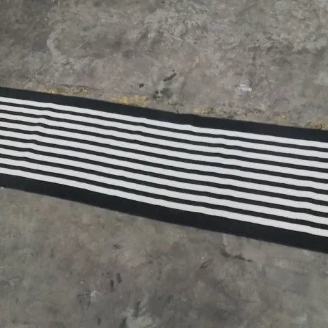 QUALITY DESIGNER AREA RUG - APPROXIMATELY 225X60CM