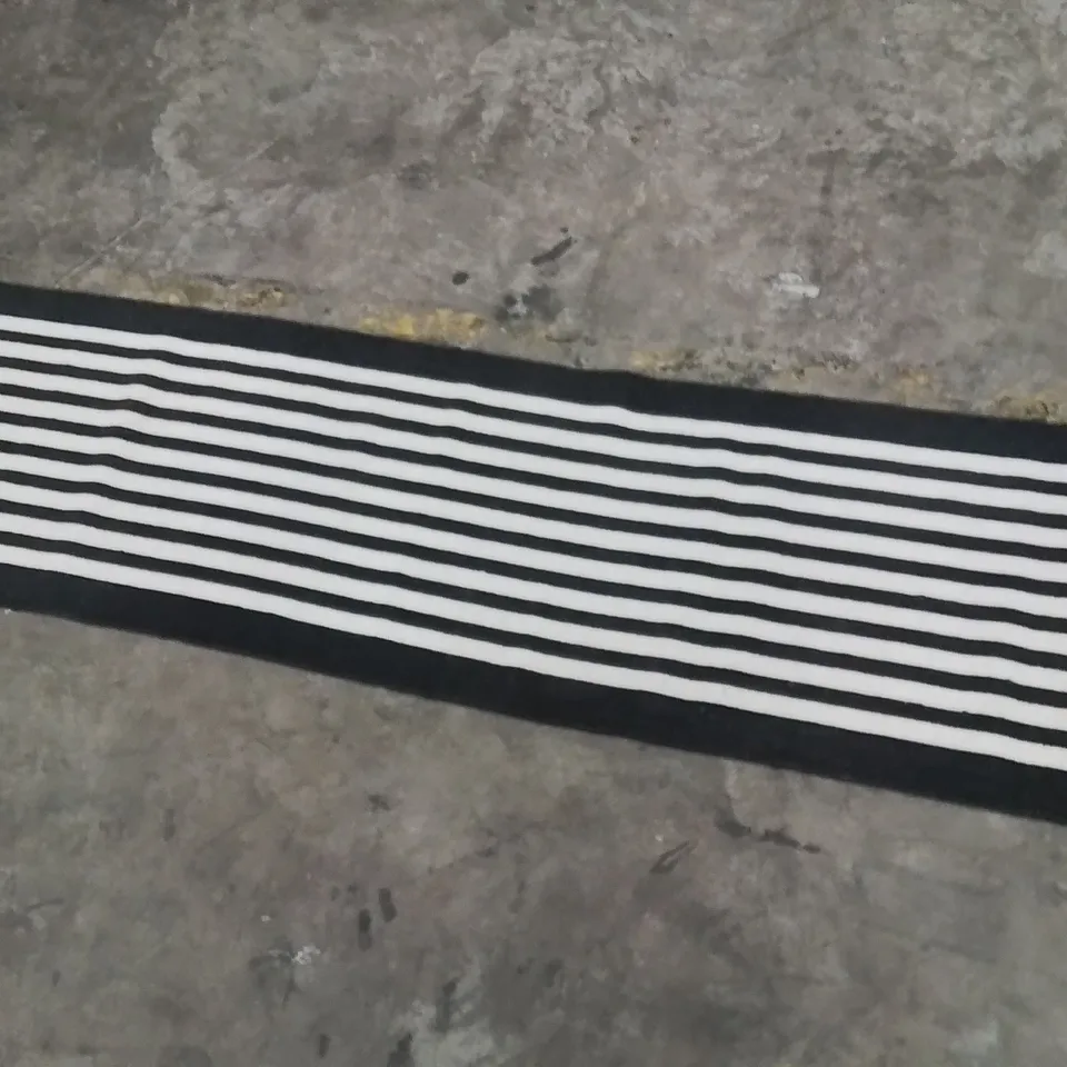 QUALITY DESIGNER AREA RUG - APPROXIMATELY 225X60CM