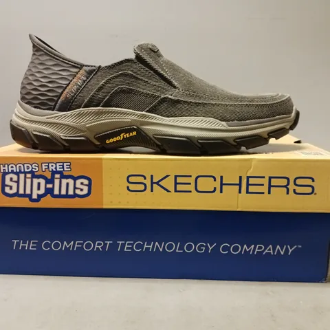 BOXED PAIR OF SKECHERS SLIP-INS SHOES IN CHARCOAL UK SIZE 9