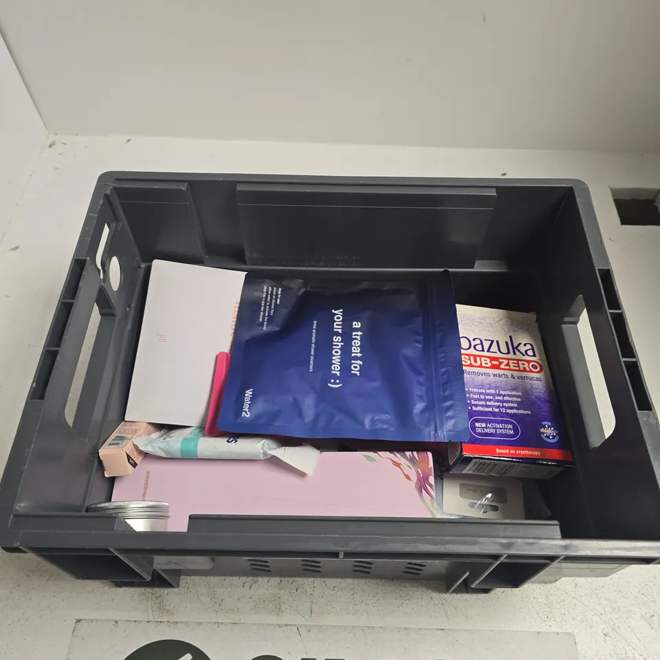 TOTE OF APPROXIMATELY 10 ASSORTED ITEMS INCLUDING GIVE ME SHAMPOO, WATER2 THREE AROMATIC SHOWER STEAMERS AND BAZUKA SUB-ZERO