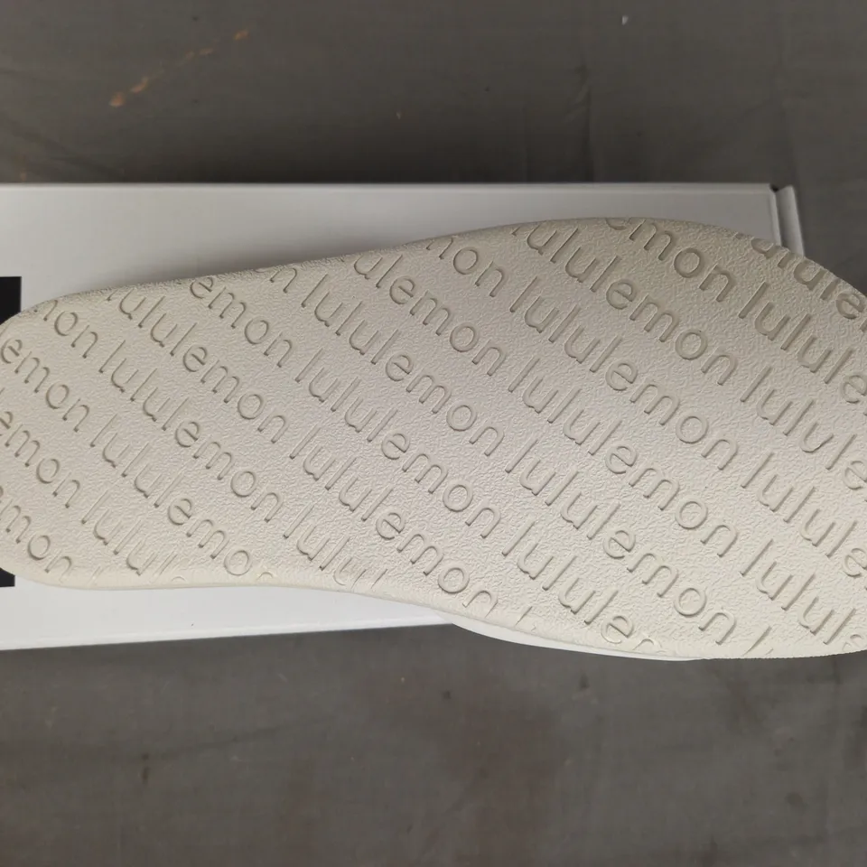 BOXED PAIR OF LULULEMON RESTFEEL SLIDERS IN BONE UK SIZE 3.5