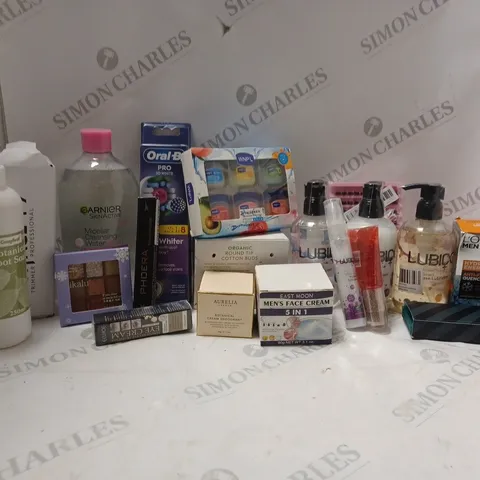 APPROXIMATELY 20 ASSORTED COSMETICS ITEMS TO INCLUDE LOREAL MEN EXPERT ANTI-FATIGUE QUENCHING GEL (50ml), GARNIER SKINACTIVE MICELLAR CLEANSING WATER (700ml), AURELIA LONDON BOTANICAL CREAM DEODORANT 
