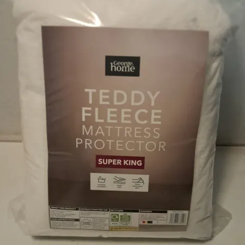 PALLET CONTAINING A LARGE QUANTITY OF AS NEW TEDDY FLEECE SUPER KING MATTRESS PROTECTORS
