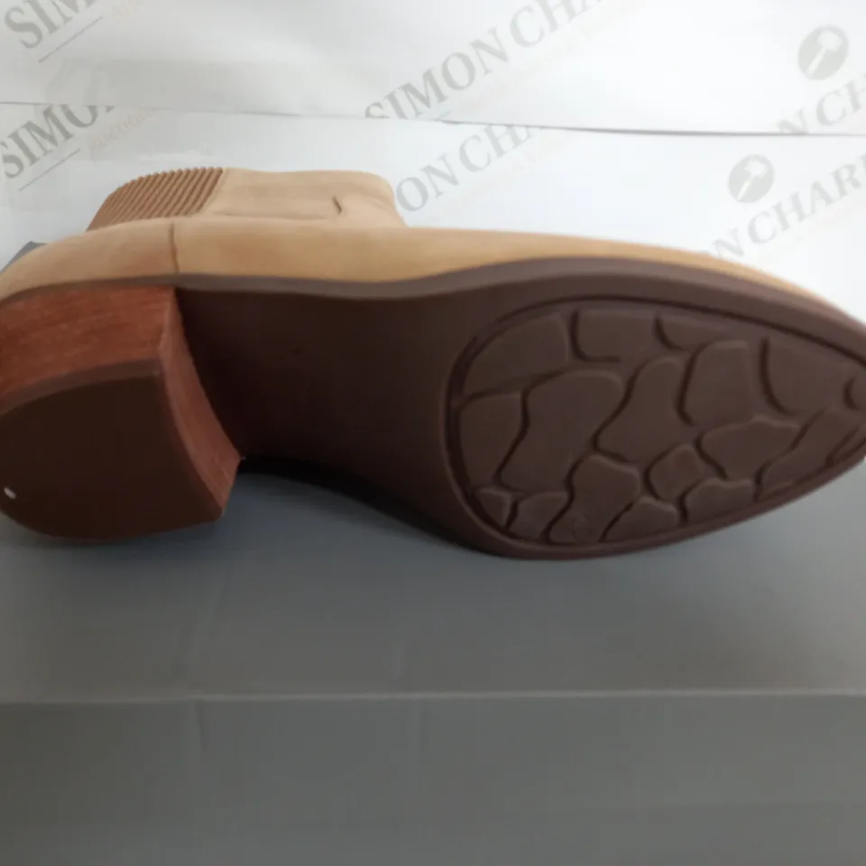 BOXED PAIR OF VIONIC LOW HEEL ANKLE BOOTS IN TAN SIZE 6.5