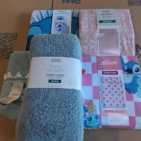 BOX OF APPROXIMATELY 12 ASSORTED BEDROOM ITEMS TO INCLUDE - DISNEY CLASSIC SINGLE , DISNEY STITCH SUPER KING , HOODED TOWEL ETC