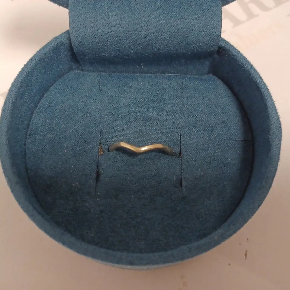 SILVER BAND RING