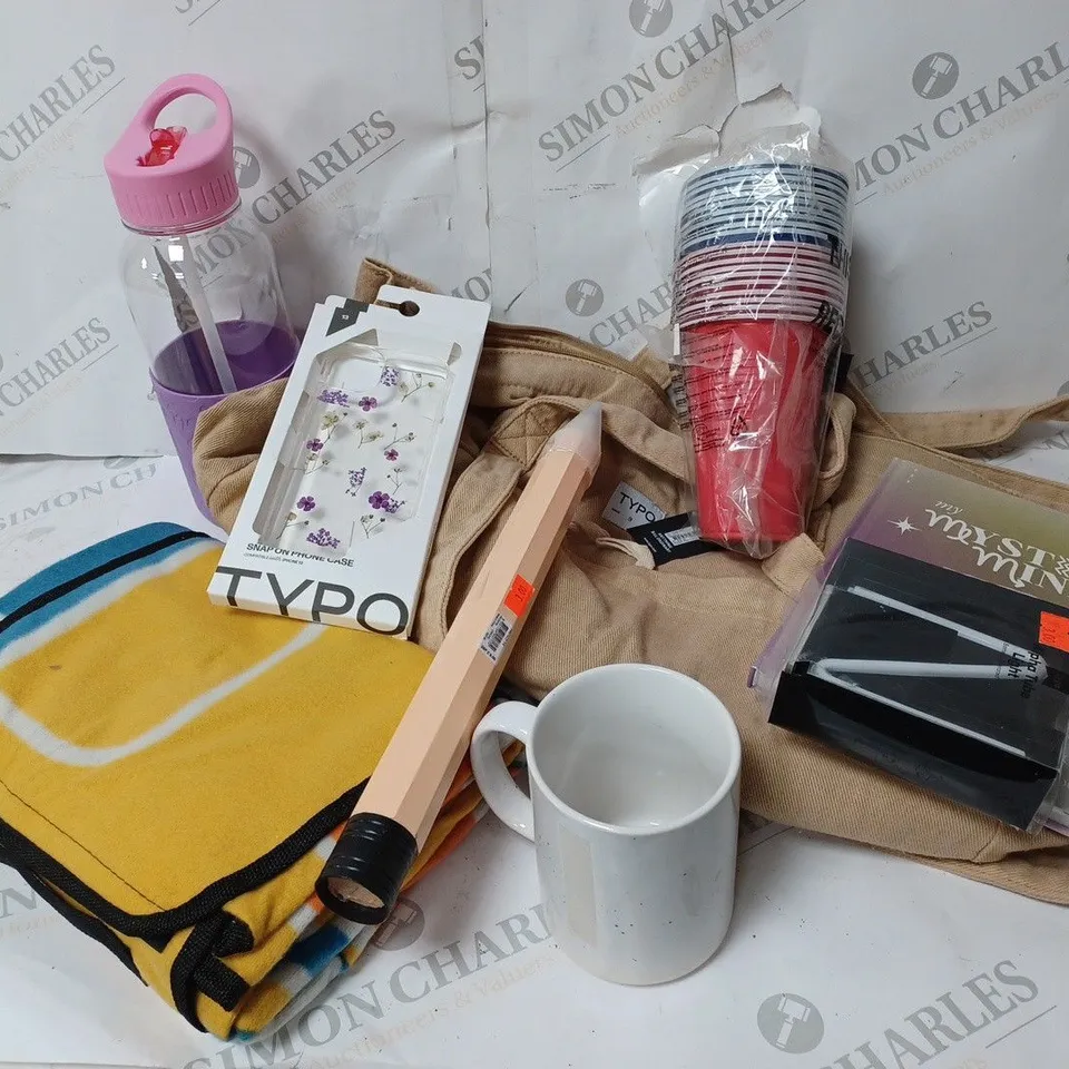 APPROXIMATELY 9 COTTON ON ITEMS INCLUDING TAN ECTRA LARGE TOTE BAG, BEER PONG, LARGE PENCIL