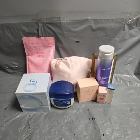 APPROXIMATEY 20 ASSORTED HEALTH AND BEAUTY PRODUCTS TO INCLUDE - DEVON WICK SNOW PIXIE CARPET FRESHENER - UV NAIL LAMP - SKIN + ME FIRMING VITAMIN C SERUM - ETC