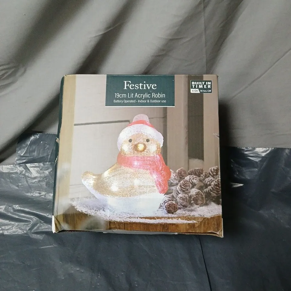 FESTIVE 19CM LIT ACRYLIC ROBIN – BATTERY OPERATED, INDOOR & OUTDOOR USE (BUILT-IN TIMER)