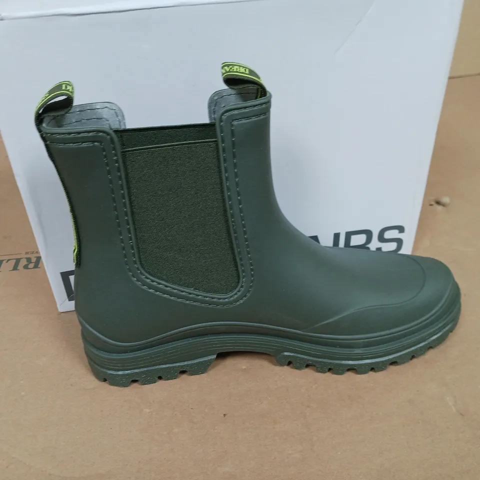 BOXED PAIR OF DREAM PAIRS WELLIE BOOTS IN GREEN - 39