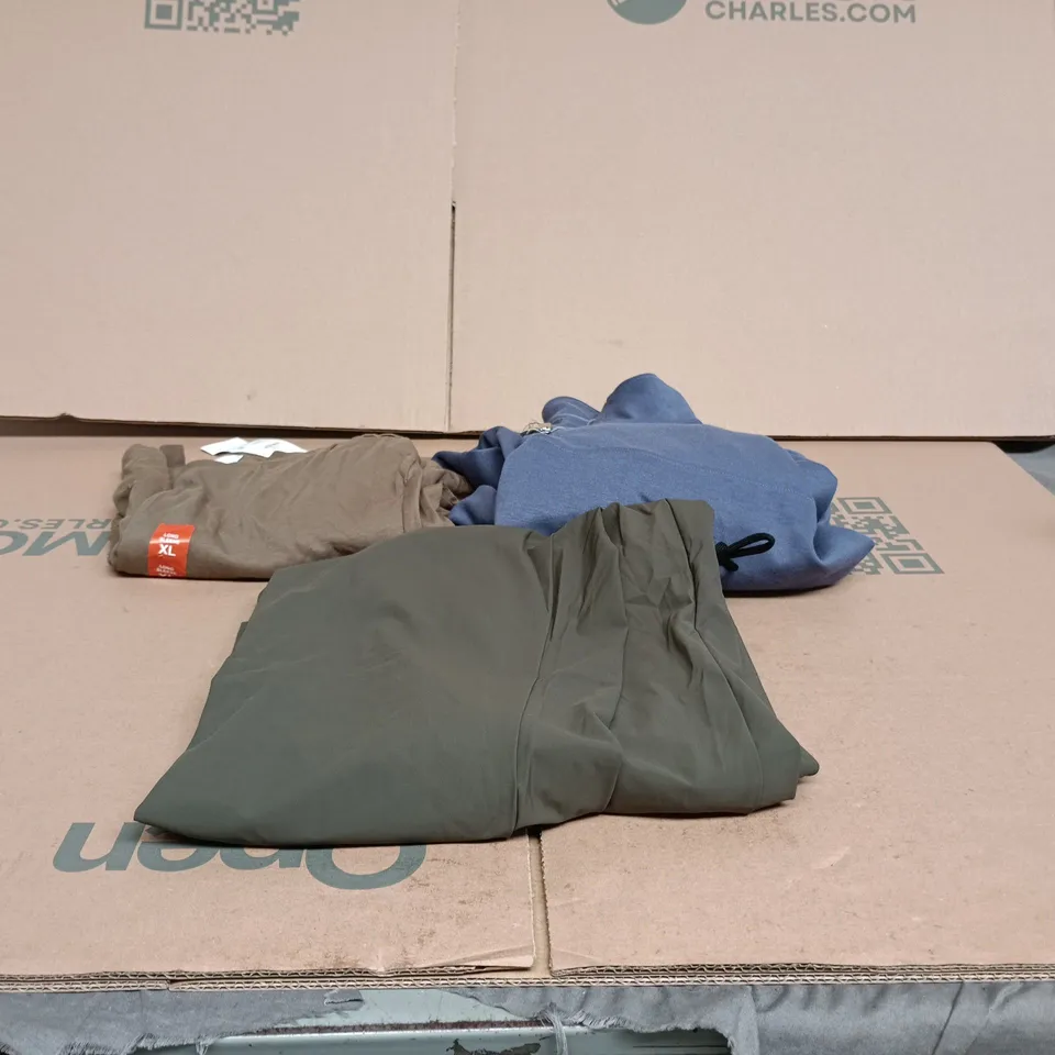 BOX OF APPROXIMATELY 20 ASSORTED CLOTHING ITEMS TO INCLUDE NEW SPORT TROUSERS, PRIMARK LONG SLEEVE SHIRT, 1/4 MATALAN TOP ETC