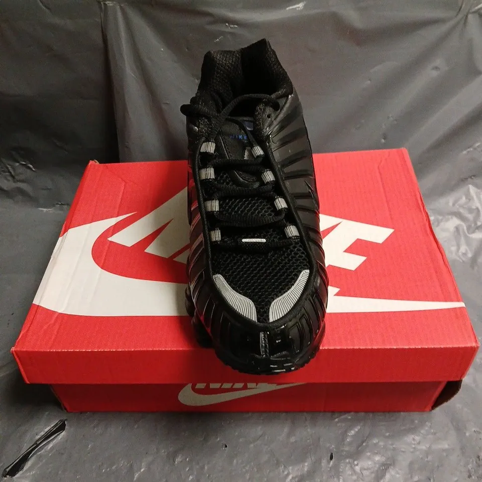 BOXED PAIR OF NIKE SHOX TL TRAINERS IN BLACK - 6