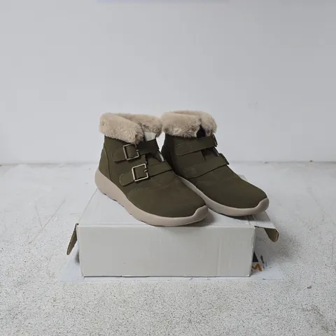 SKECHERS ON THE GO OLIVE GREEN FUR-TRIM BUCKLED WINTER BOOTS UK 6 BOXED