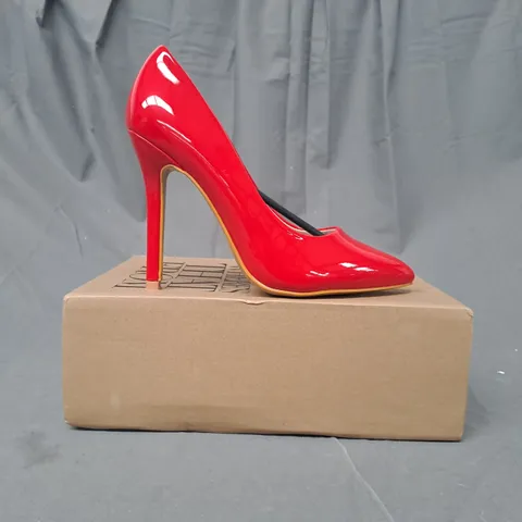 BOXED PAIR OF WHERE'S THAT FROM POINTED TOE HIGH HEELS IN RED SIZE 4