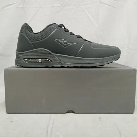 BOXED PAIR OF EVERLAST KAISO SHOES IN BLACK SIZE UK 9