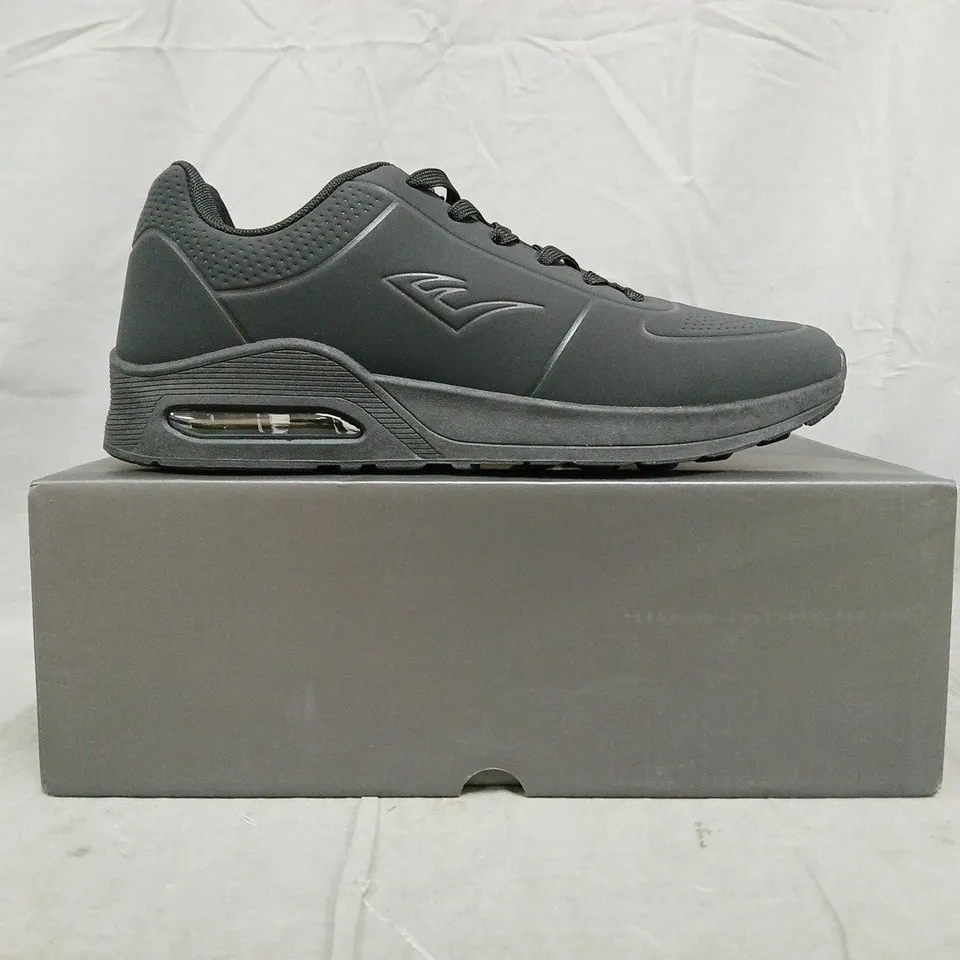 BOXED PAIR OF EVERLAST KAISO SHOES IN BLACK SIZE UK 9