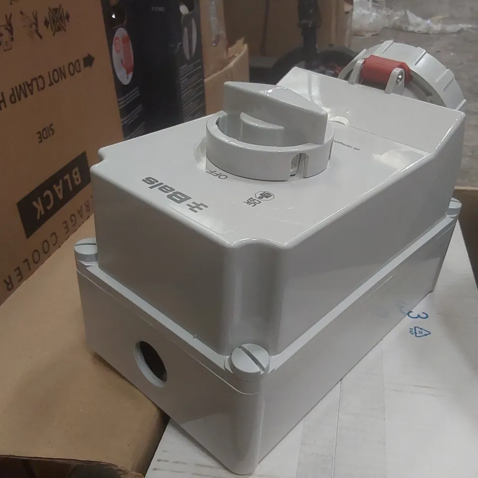 BOXED BALS WALL MOUNTING SOCKET OUTLET
