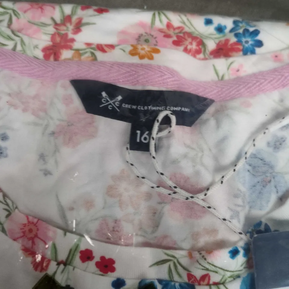 BAGGED CREW CLOTHING COMPANY FLORAL PRINTED T-SHIRT – SIZE 16 (UK)