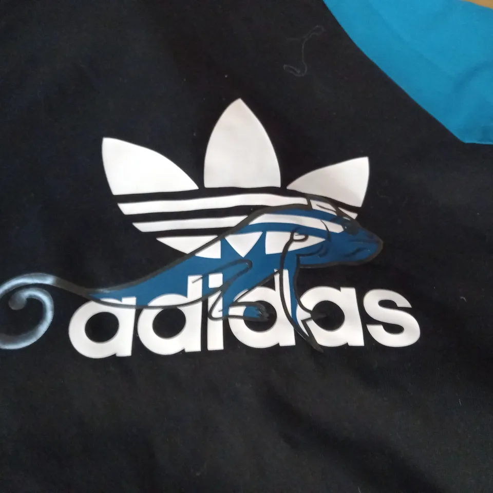 ADIDAS HALF ZIP JUMPER WITH COLOUR BLOCK SLEEVES - UK S