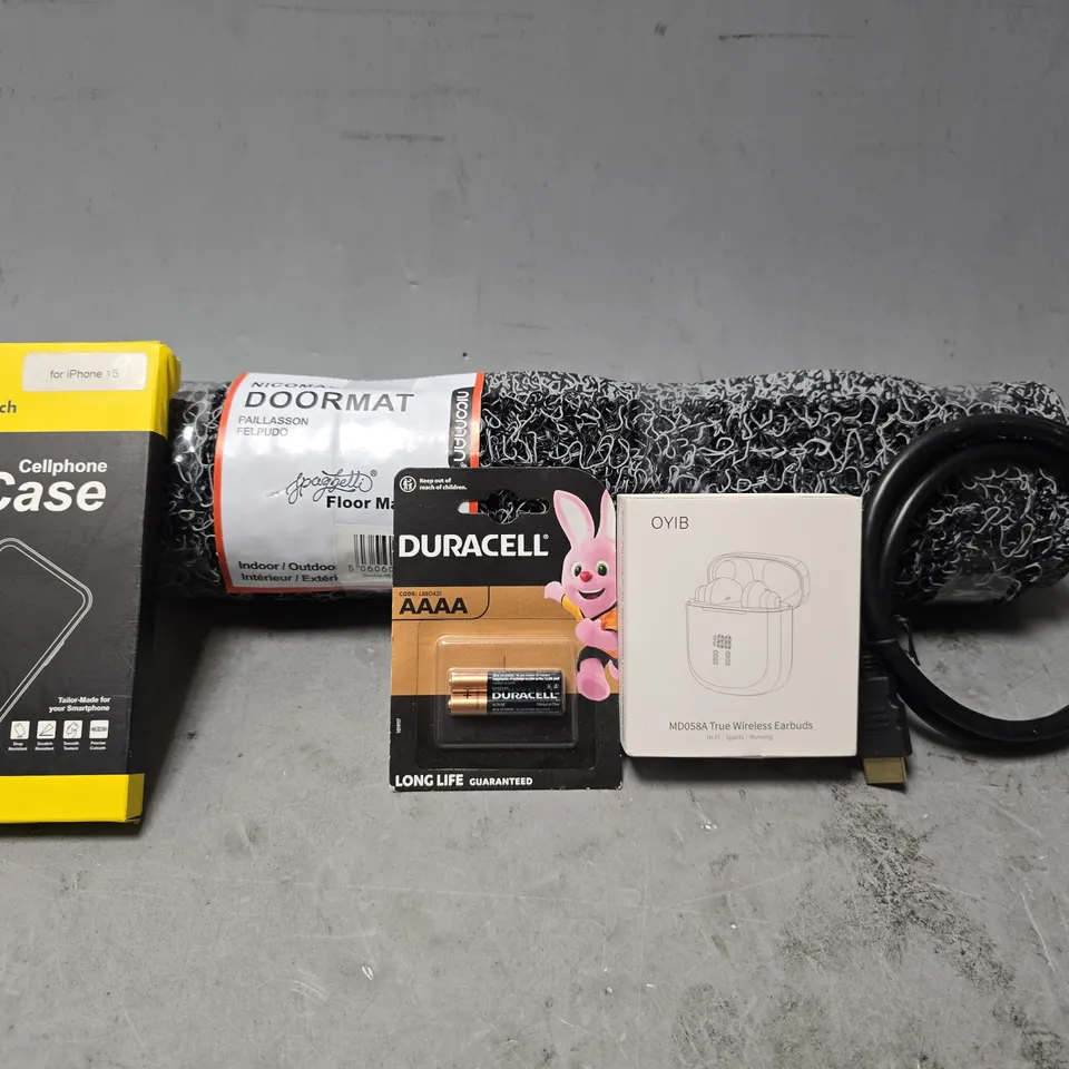 BOX OF APPROXIMATELY 20 ASSORTED BROKEN ITEMS TO INCLUDE - NICOMAN DOOR MAT , DURACELL AAAA , OYIB EARBUDS ETC