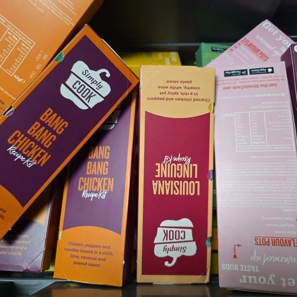 TOTE OF APPROXIMATELY 20 ASSORTED SIMPLY COOK ITEMS TO INCLUDE - INDIAN SPICED BURGERS , SPICY SAUSAGE & LEEK PASTA , STROGANOFF ETC
