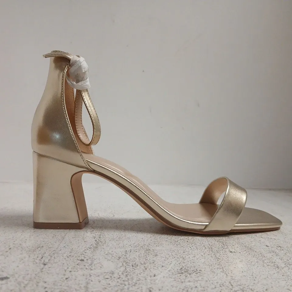 BOXED PAIR OF SEQWL OPEN TOE BLOCK HEEL SANDALS IN METALLIC GOLD SIZE 8