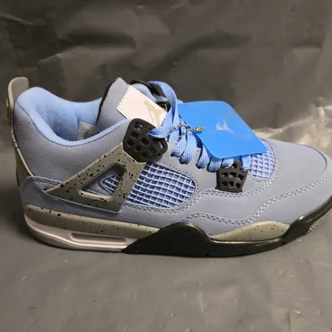 PAIR OF NIKE AIR JORDAN 4 RETRO UNIVERSITY BLUE - UK SIZE 7