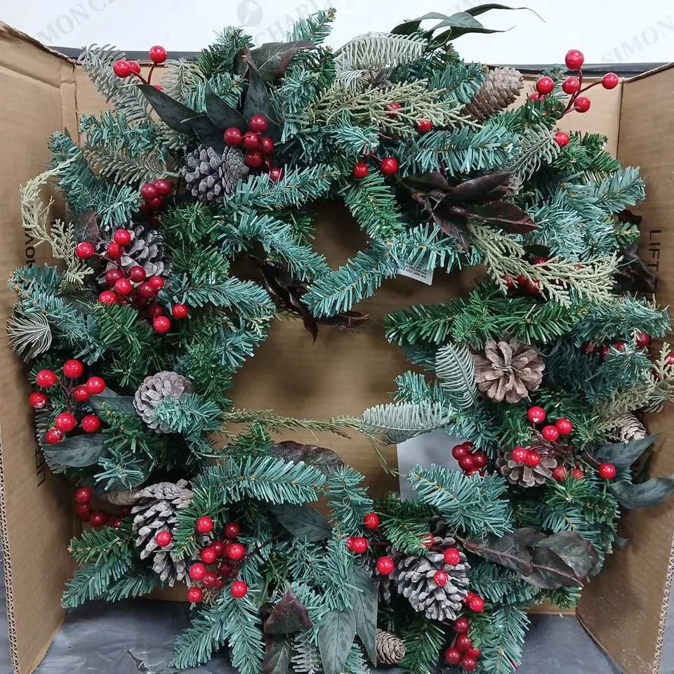 DESIGNER PRE-LIT RED BERRY CHRISTMAS WREATH - 80 CM RRP £44.99