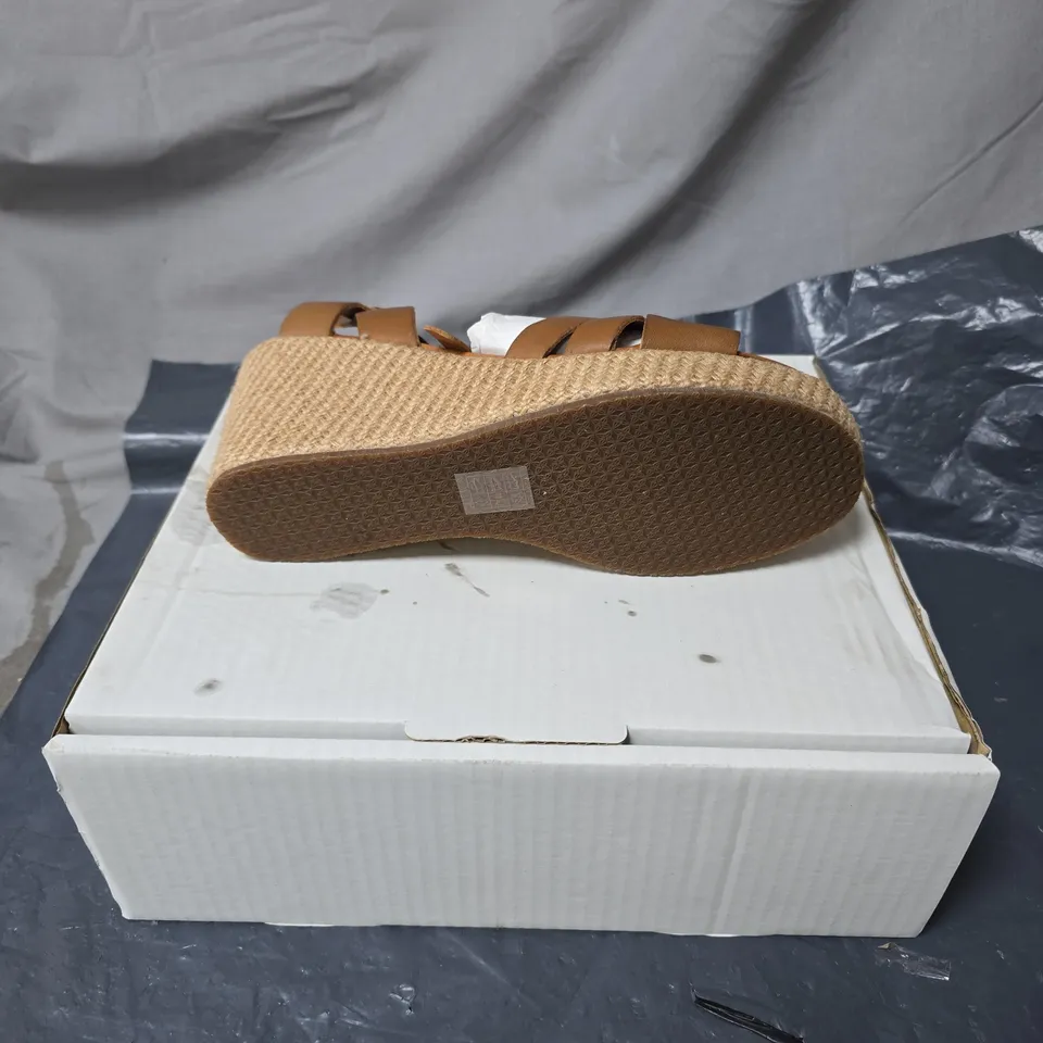 HUSH PUPPIES WOMEN'S BROWN LEATHER WEDGE SANDALS SIZE 8