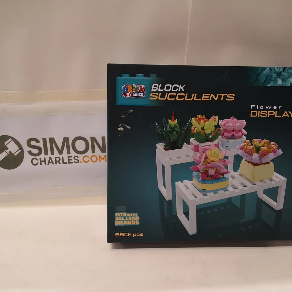 BLOCK BY BRICK FLOWER DISPLAY KIT – 550+ PIECES