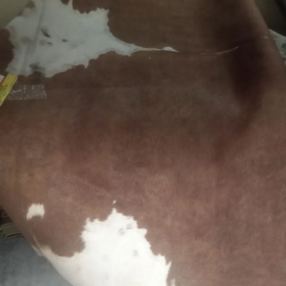 HECATE COWHIDE BROWN/CREAM RUG 4.5'