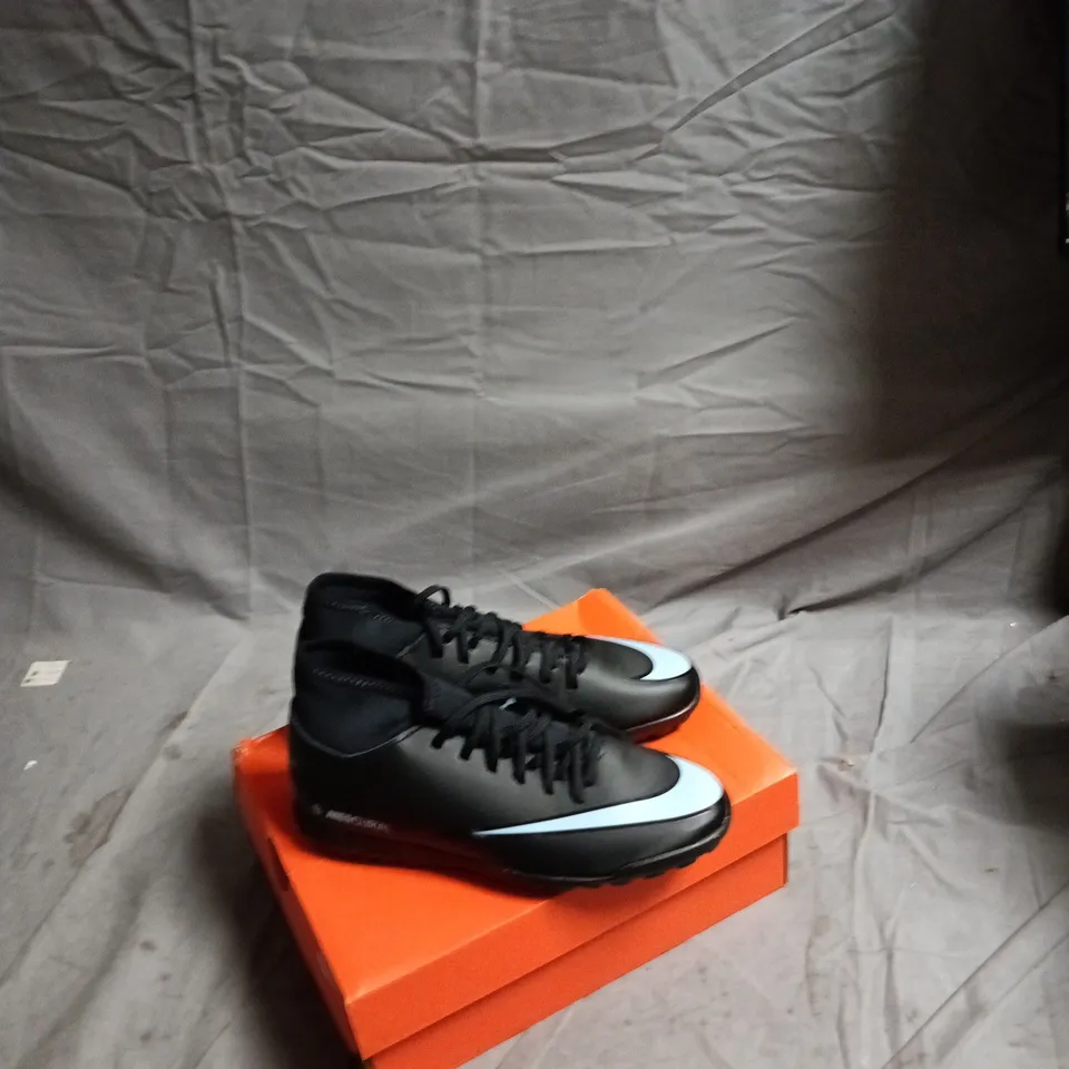 NIKE MERCURIAL SUPERFLY 10 CLUB FOOTBALL BOOTS – BLACK/LIGHT BLUE, UK 5.5 (BOXED)
