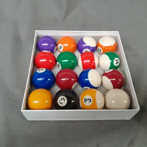 SNOOKER BALLS