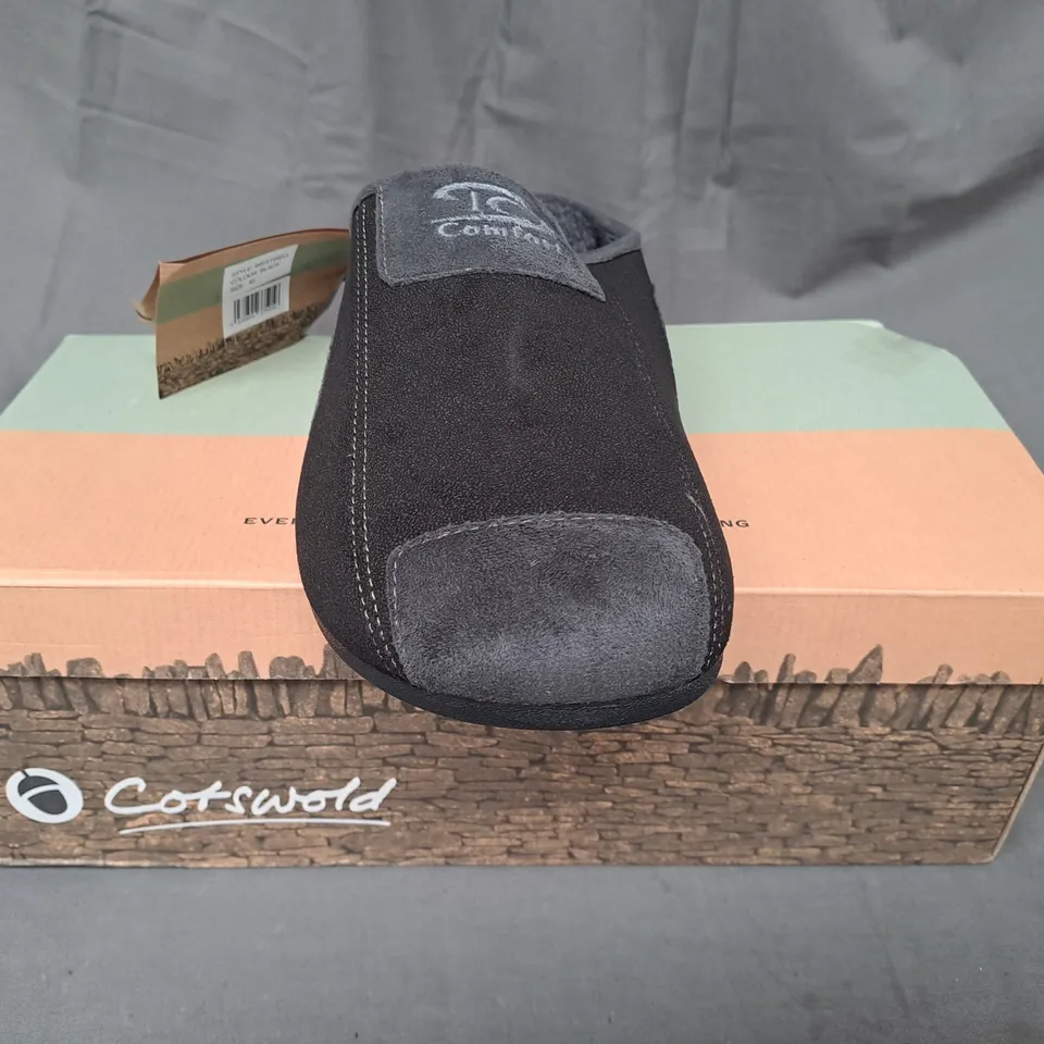 BOXED PAIR OF COTSWOLD WESTWELL SLIPPERS IN BLACK EU SIZE 45