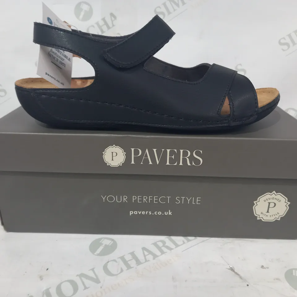 BOXED PAIR OF PAVERS OPEN TOE SANDALS IN BLACK EU SIZE 37