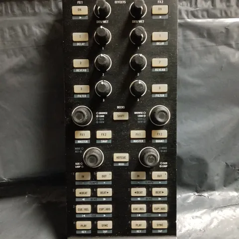 TRAKTOR KONTROL X1