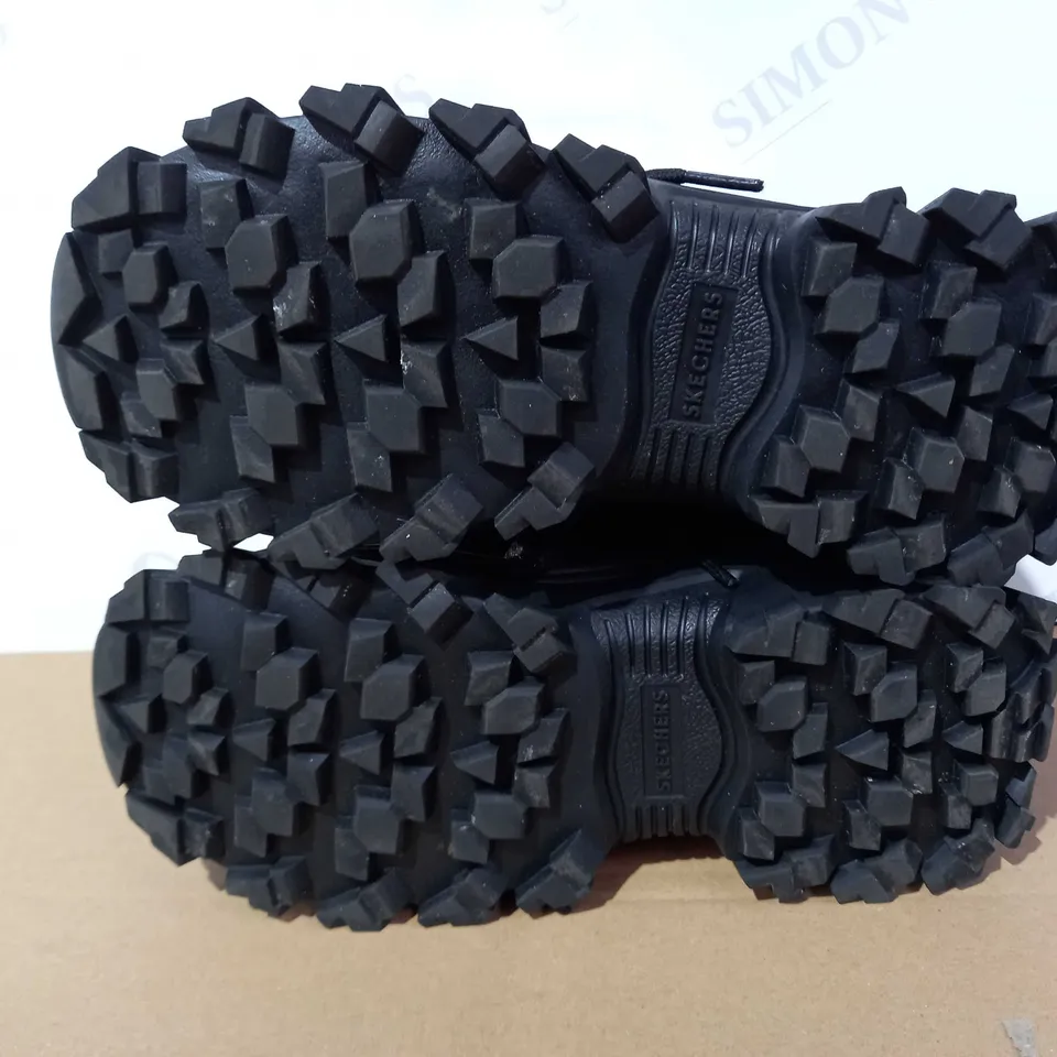 BOXED PAIR OF SKECHERS STREET MEMORY FOAM TRAINERS (BLACK), SIZE 5 UK
