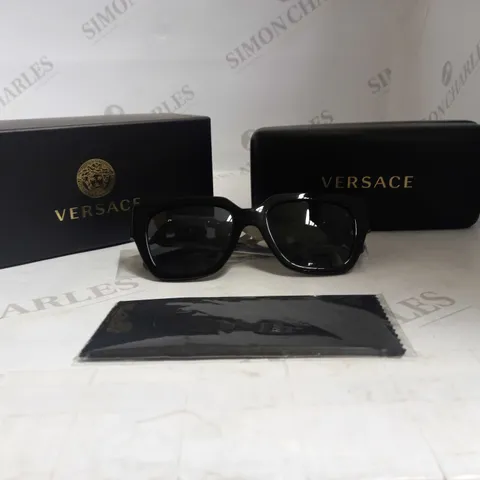 VERSACE SQAURE SUNGLASSES - BLACK 