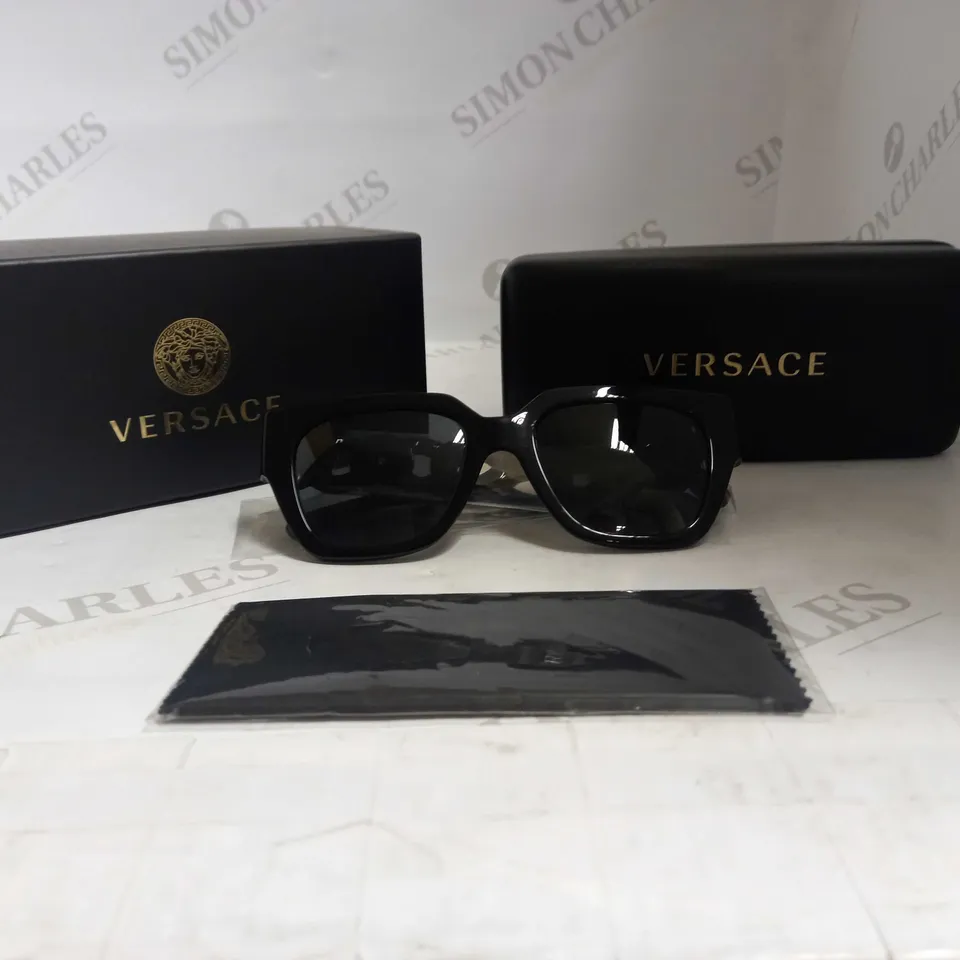 VERSACE SQAURE SUNGLASSES - BLACK 