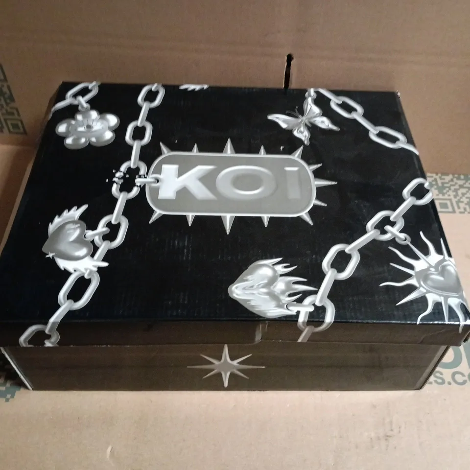 BOXED KOI LEGION MEN'S STACKED HARDWARE BIKER BOOTS - VINTAGE BLACK, UK 9