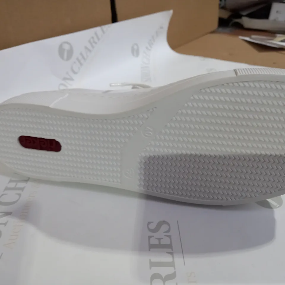 BOXED PAIR OF RIEKER ANTISTRESS ZIP TRAINER WHITE  - SIZE 6.5